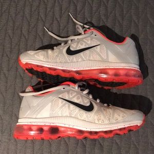 Women’s EUC Nike Air Max